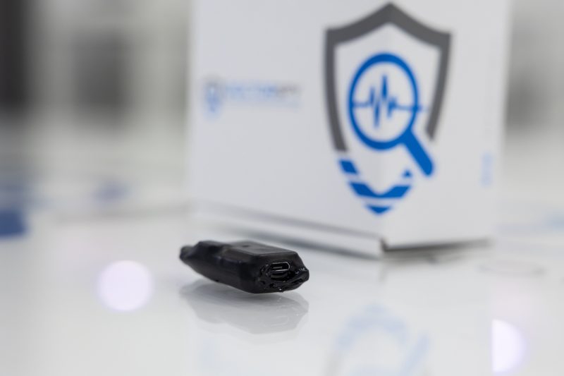 Microspia GSM con attivazione vocale (VOX) e batteria agli ioni di litio con durata 10 giorni in stand-by e 10 ore in continuato