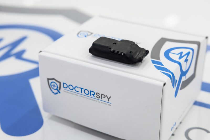 Microspia GSM con attivazione vocale (VOX) e batteria agli ioni di litio con durata 10 giorni in stand-by e 10 ore in continuato