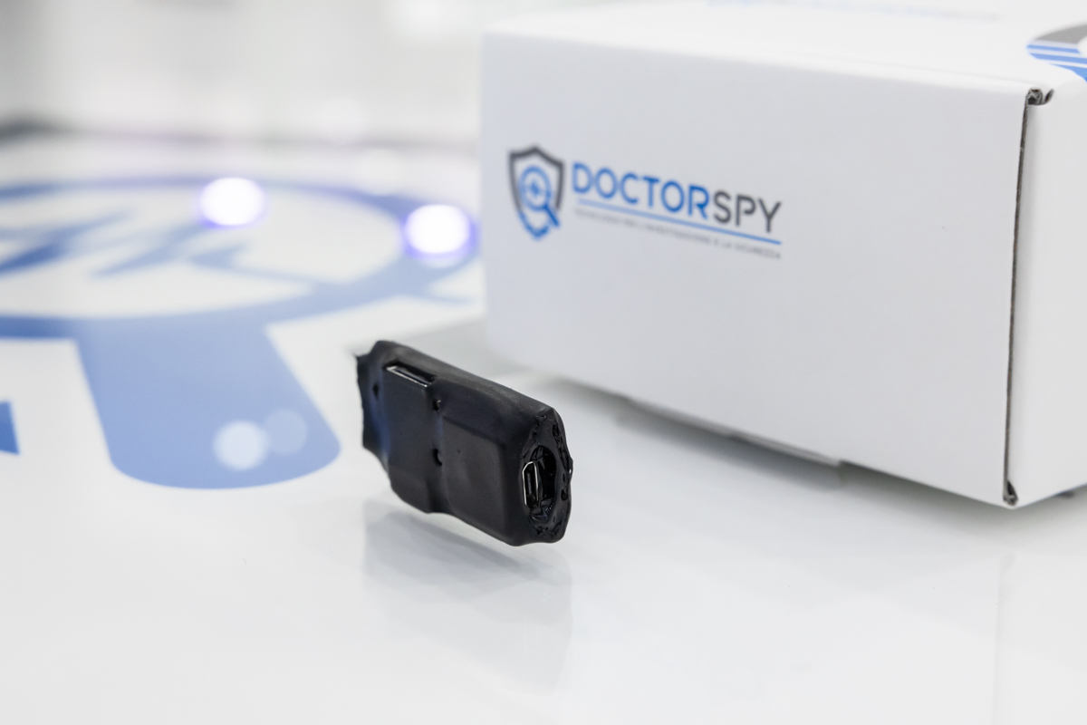 Microspia GSM con attivazione vocale (VOX) e batteria agli ioni di litio con durata 10 giorni in stand-by e 10 ore in continuato