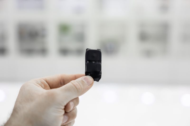 Microspia GSM con attivazione vocale (VOX) e batteria agli ioni di litio con durata 10 giorni in stand-by e 10 ore in continuato