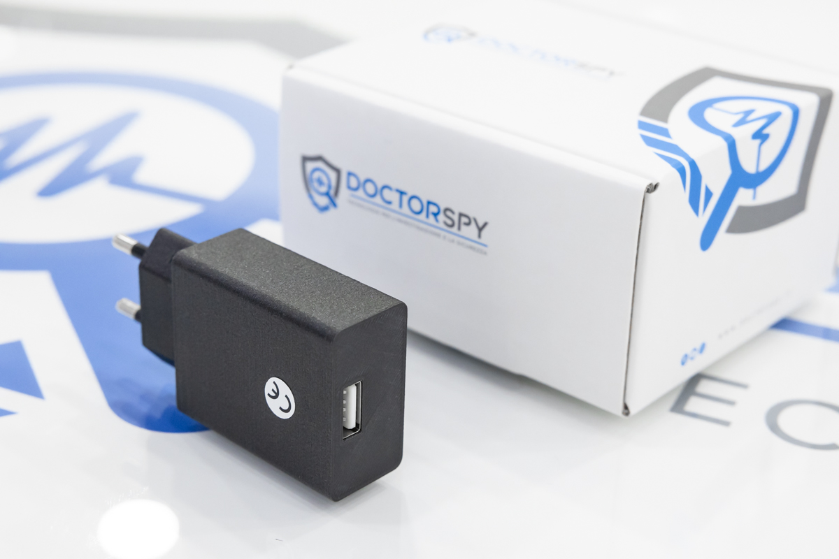 Microspia wifi occultata in alimentatore USB a corrente con batteria tampone, funzione di registrazione e attivazione vocale MIC.W.09