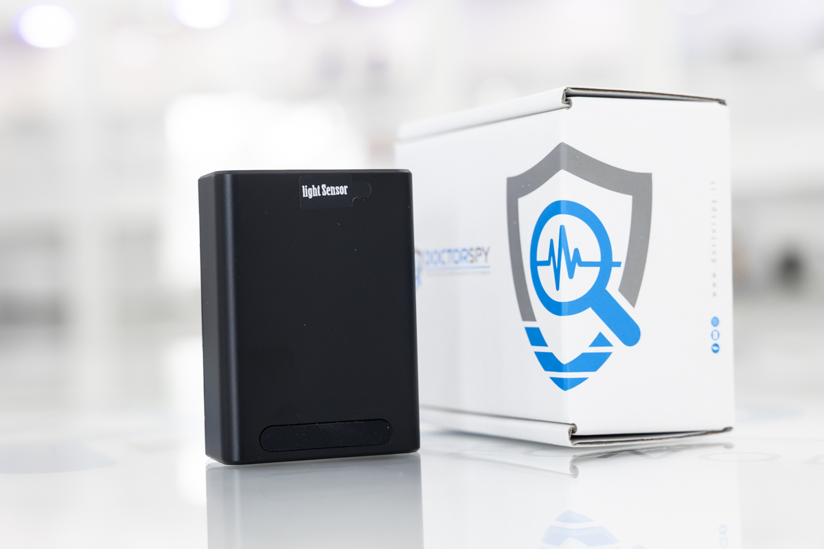 Localizzatore GPS 4G wireless con batteria da 7500mAh, scocca magnetica ultraresistente e funzionalità avanzate di sicurezza, tra cui ascolto remoto, registrazione audio, allarmi di vibrazione e velocità LOC.05