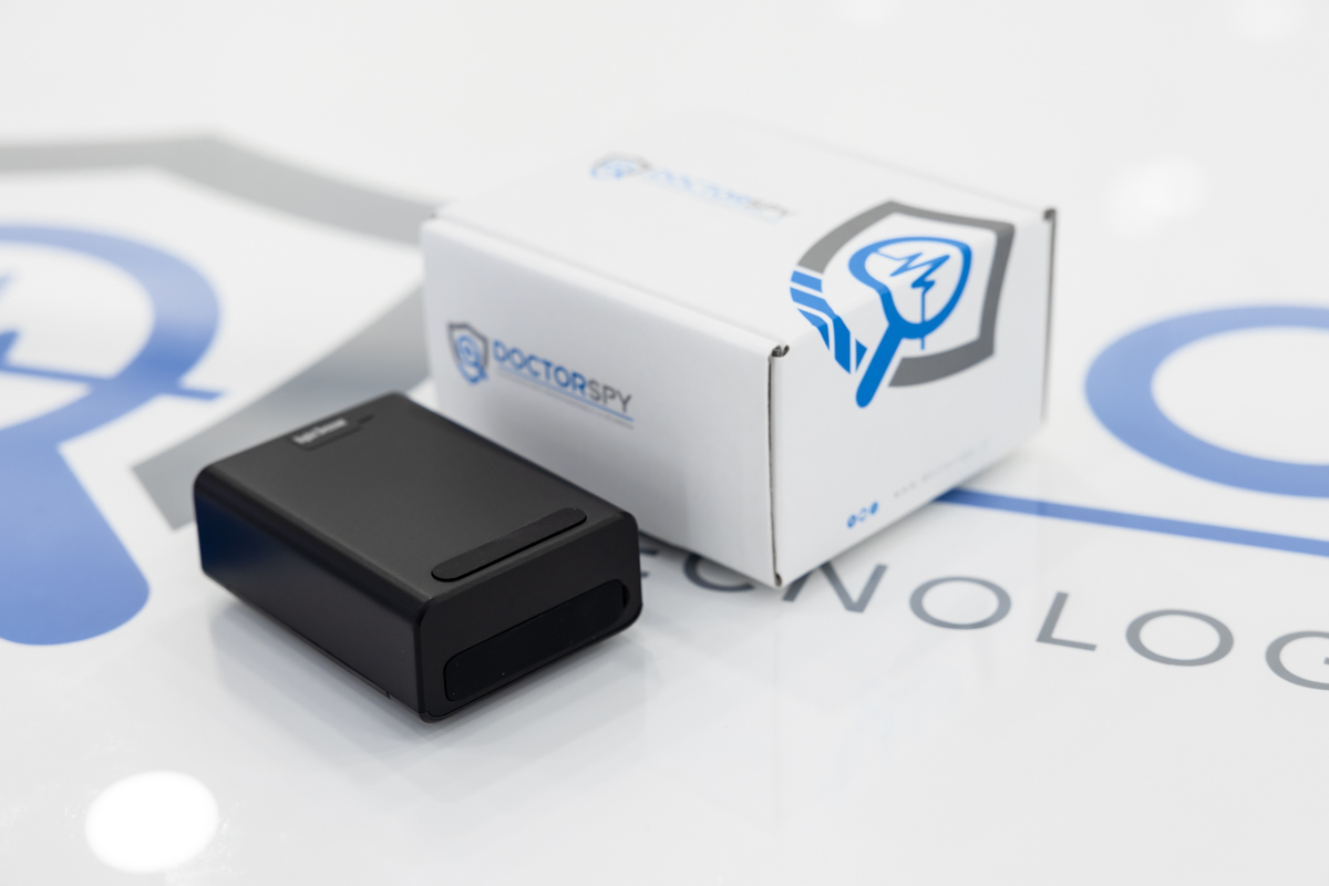 Localizzatore GPS 4G wireless con batteria da 7500mAh, scocca magnetica ultraresistente e funzionalità avanzate di sicurezza, tra cui ascolto remoto, registrazione audio, allarmi di vibrazione e velocità LOC.05