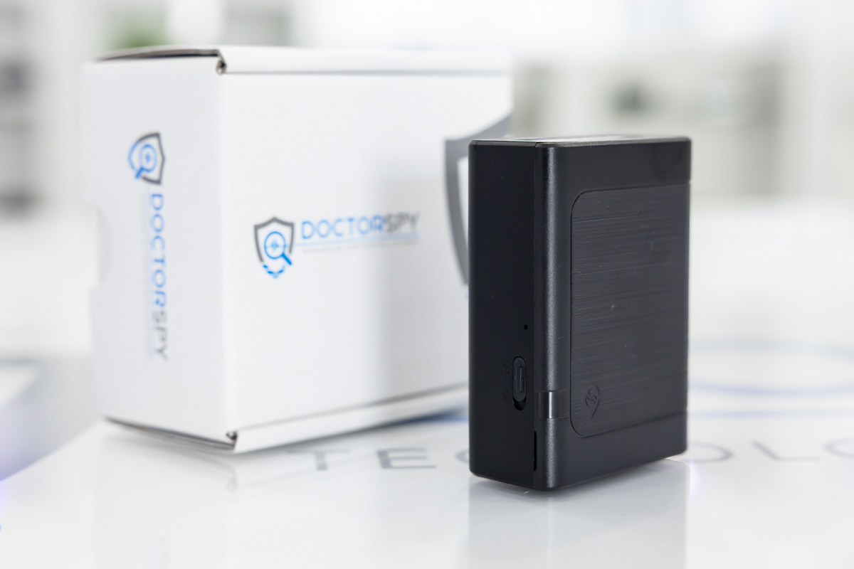 Localizzatore GPS 4G wireless con batteria da 7500mAh, scocca magnetica ultraresistente e funzionalità avanzate di sicurezza, tra cui ascolto remoto, registrazione audio, allarmi di vibrazione e velocità LOC.05