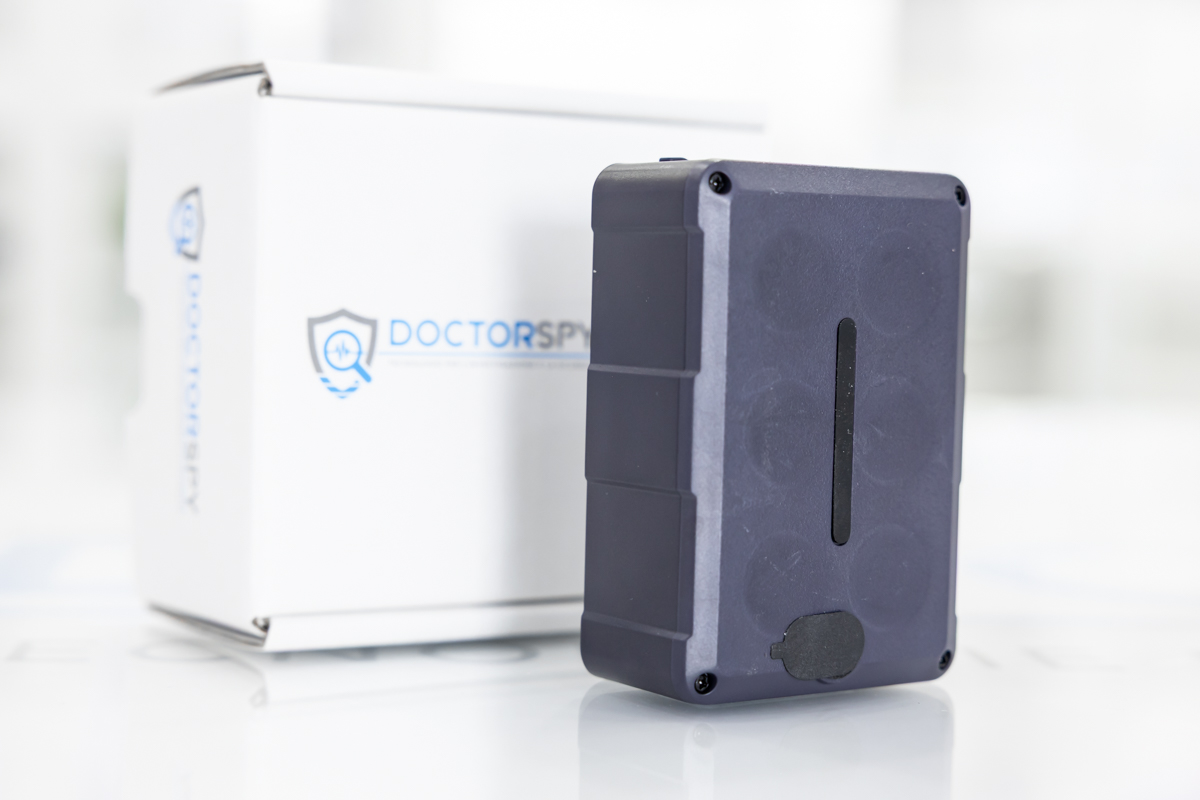 Localizzatore GPS 4G wireless e impermeabile, con batteria da 10000mAh, monitoraggio della temperatura, umidità e luce, ascolto in tempo reale e allarmi intelligenti LOC.07