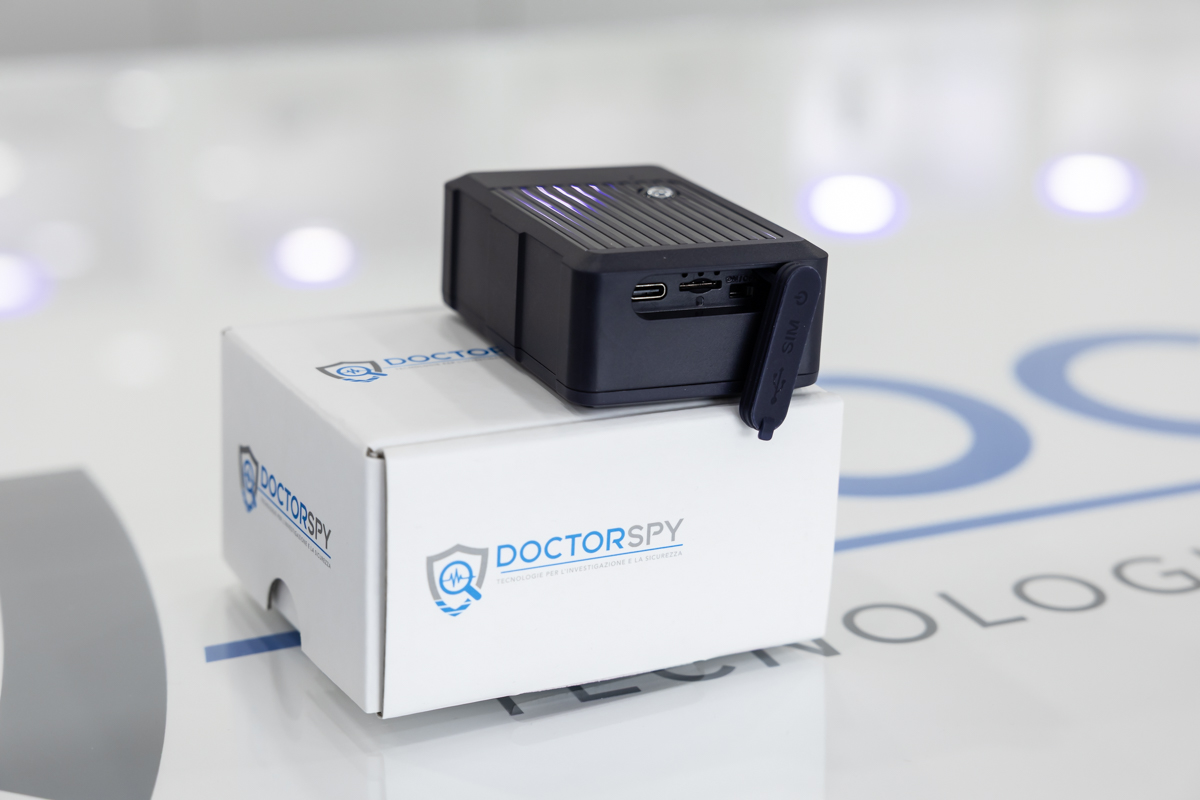 Localizzatore GPS 4G wireless e impermeabile, con batteria da 10000mAh, monitoraggio della temperatura, umidità e luce, ascolto in tempo reale e allarmi intelligenti LOC.07