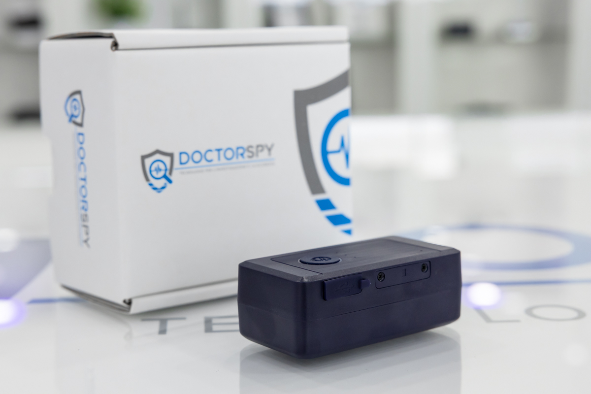 Localizzatore GPS 4G wireless con batteria da 3000mAh, montaggio magnetico ultraresistente e funzionalità avanzate di sicurezza, tra cui Geo-Fence, allarmi di vibrazione e velocità, SOS e ascolto remoto LOC.02