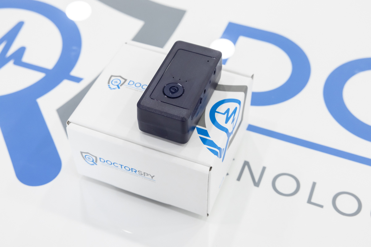 Localizzatore GPS 4G wireless con batteria da 3000mAh, montaggio magnetico ultraresistente e funzionalità avanzate di sicurezza, tra cui Geo-Fence, allarmi di vibrazione e velocità, SOS e ascolto remoto LOC.02