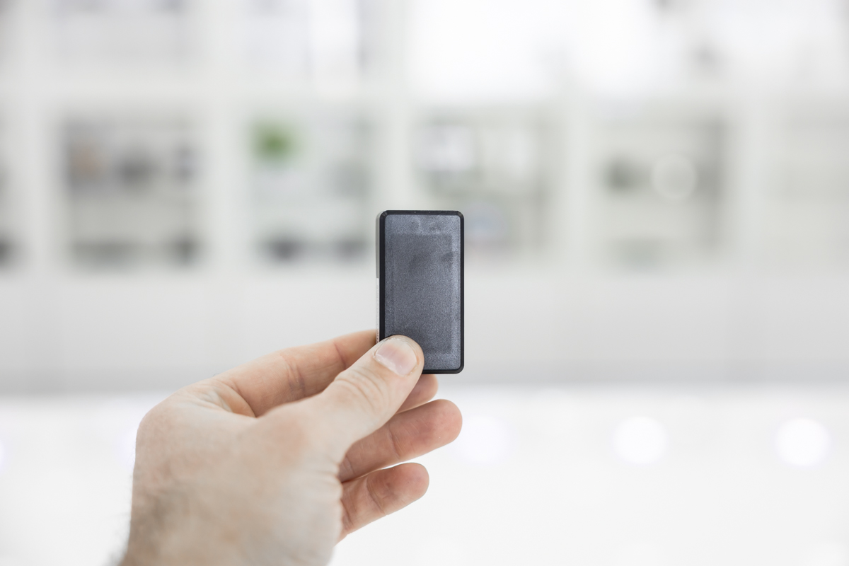 Localizzatore satellitare 4G senza fili con scocca magnetica e batteria ricaricabile con durata di 25 giorni in stand-by LOC.01