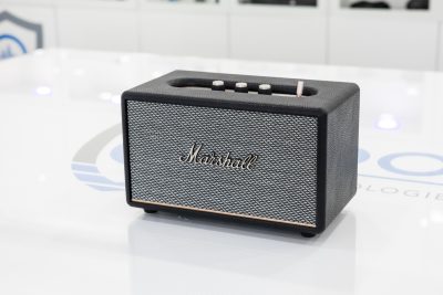 Microcamera wifi occultata in cassa Marshall funzionante di piccole dimensioni (26 x 17 x 15 cm), con qualità video full HD 1080p, memoria interna da 64GB e autonomia illimitata grazie all’alimentazione diretta DES.40