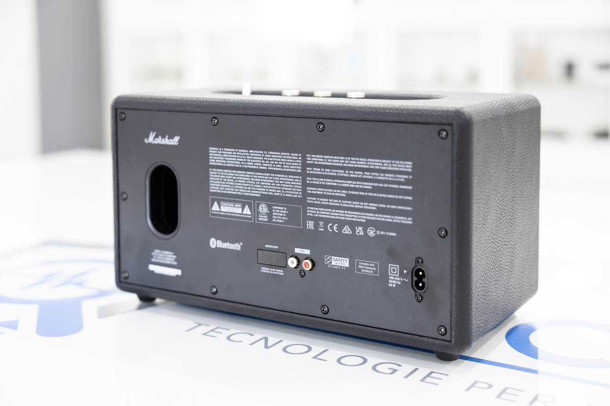 Microcamera wifi occultata in cassa Marshall funzionante di piccole dimensioni (26 x 17 x 15 cm), con qualità video full HD 1080p, memoria interna da 64GB e autonomia illimitata grazie all’alimentazione diretta DES.40