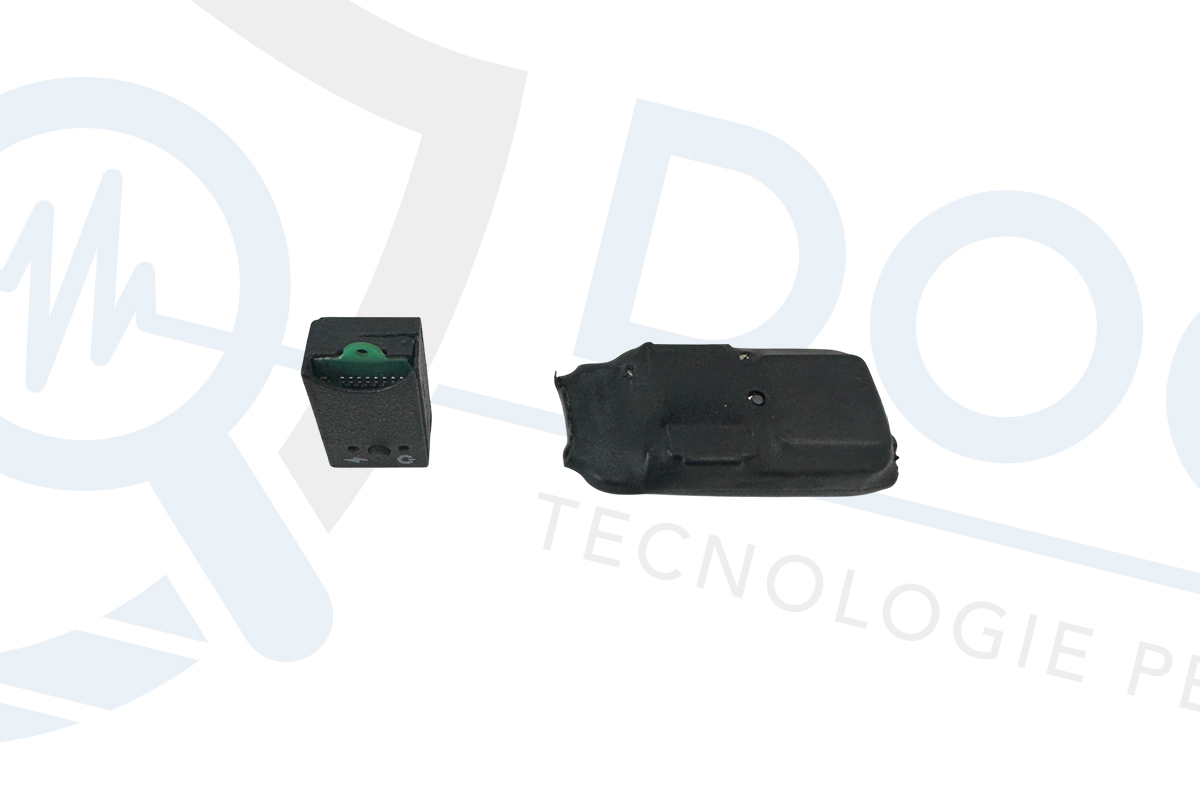 Un microregistratorie spia e una microspia audio con sullo sfondo il logo Doctorspy