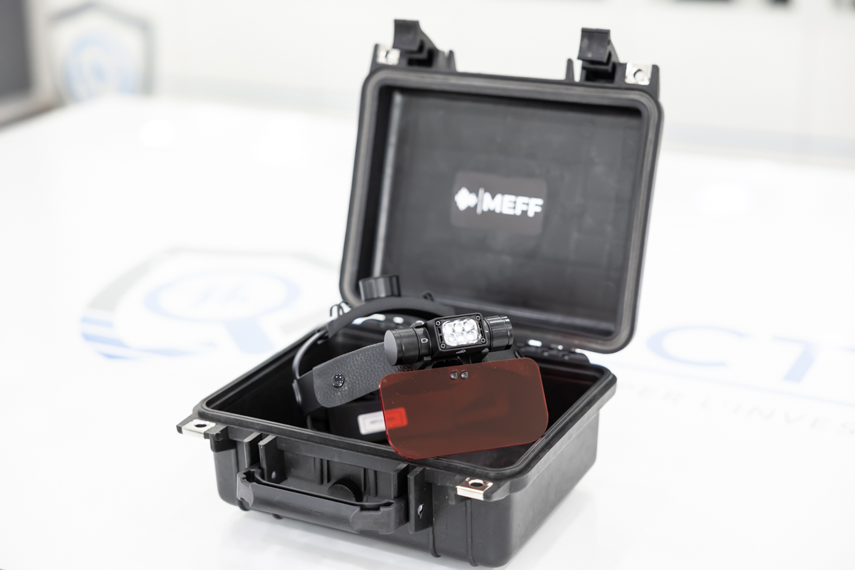 S1-Optik MEFF rilevatore professionale di microcamere accese, spente e non alimentate, dotato di LED rosso direzionale e visiera ottica