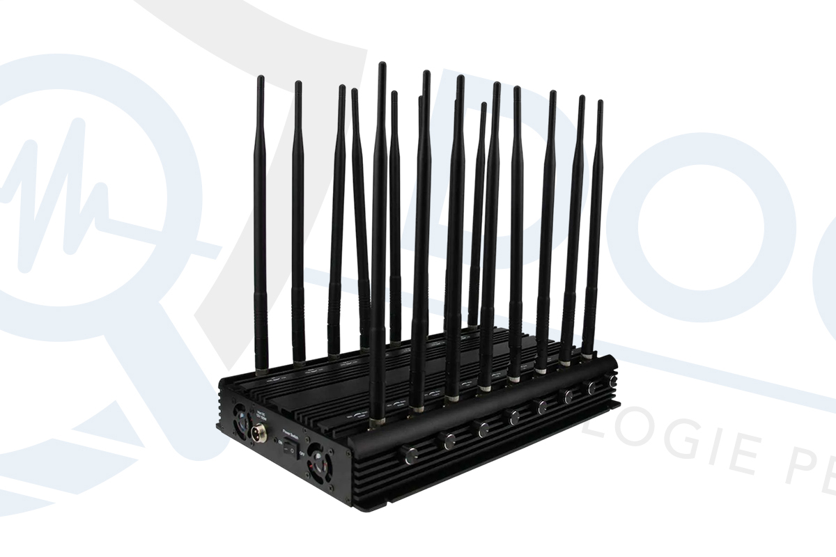 Un jammer multi antenna, sullo sfondo il logo Doctorspy
