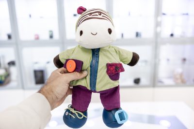 Zebra peluche con microcamera wifi full HD tenuta in mano DES.43