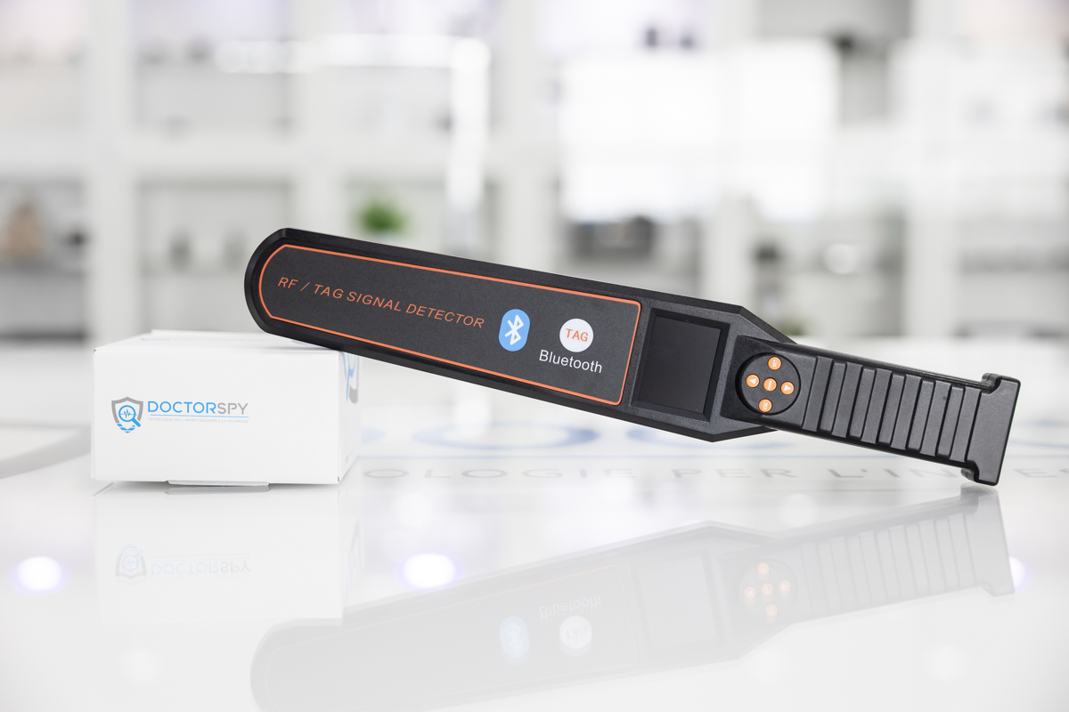 Rilevatore di microspie a bacchetta con monitor a colori integrato, comandi a pulsante e scocca ergonomica RIL.17