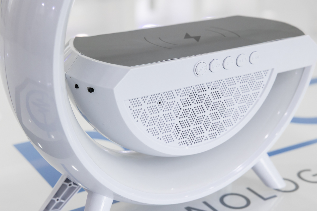 Microcamera wifi full HD in lampada da tavolo a forma di "G" con motion detection e registrazione CAM.W.36