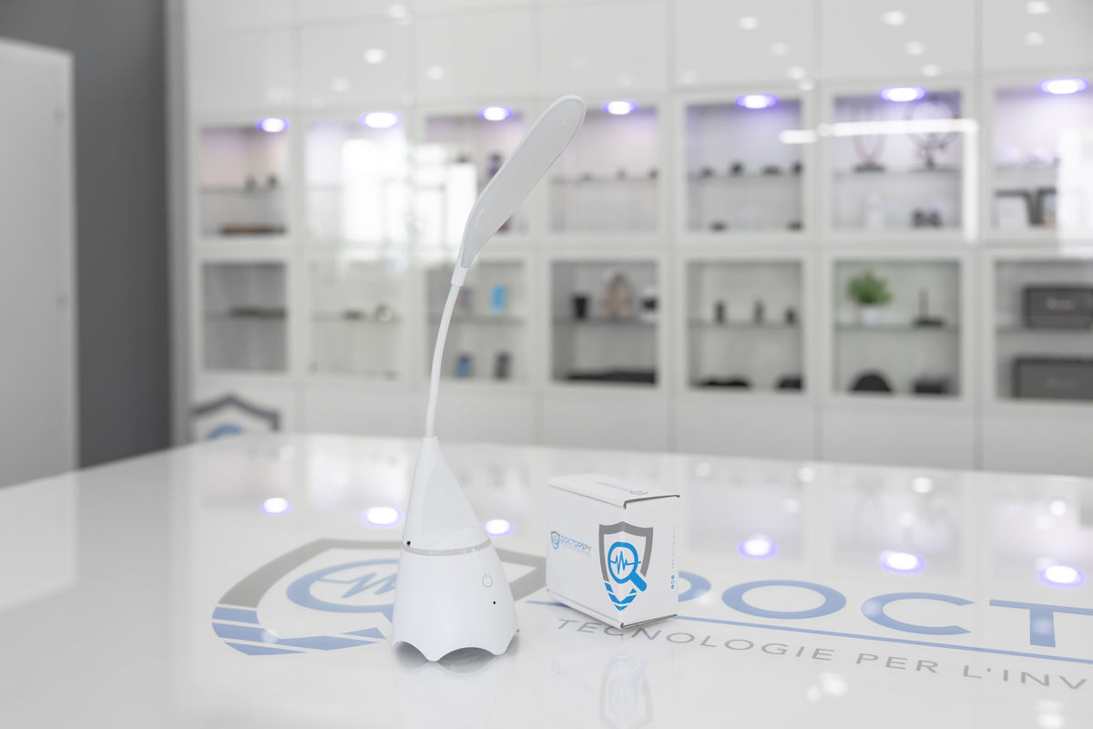 Microcamera wifi full HD occultata in lampada con altoparlante CAM.W.18