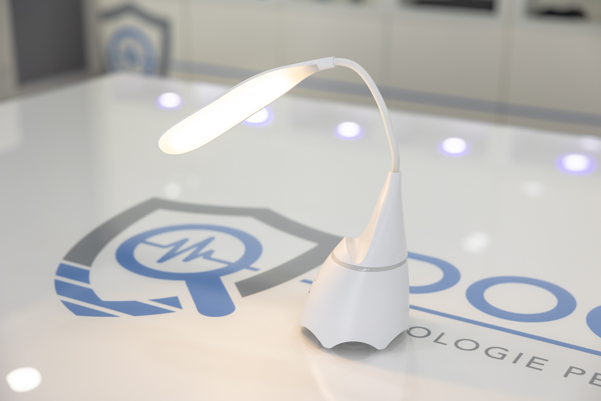 Microcamera wifi full HD occultata in lampada con altoparlante CAM.W.18