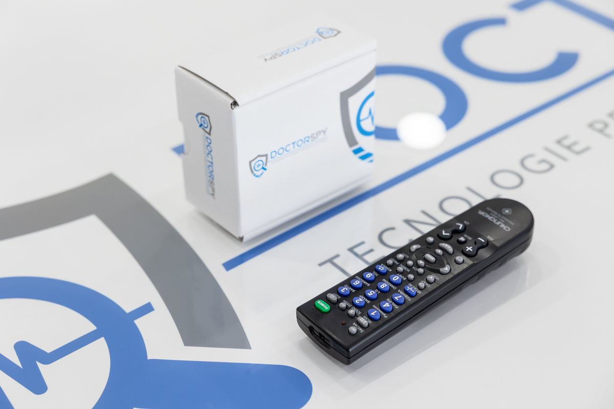 Mini telecamera wifi full HD nascosta in finto telecomando per tv CAM.W.22