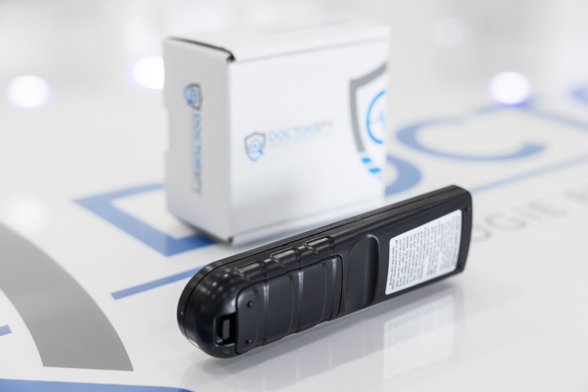 Mini telecamera wifi full HD nascosta in finto telecomando per tv CAM.W.22