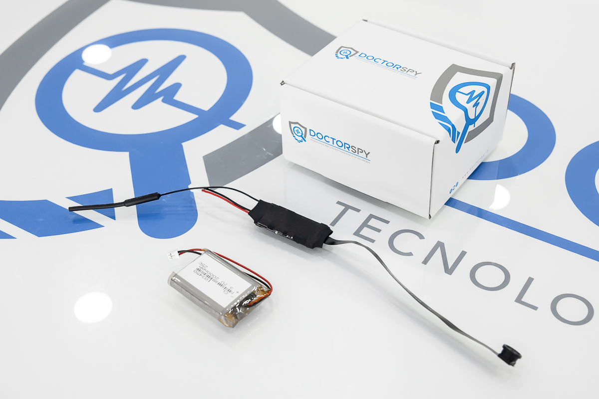 Microcamera Wifi Full HD occultata con ottica a bottone e componenti visibili CAM.W.11