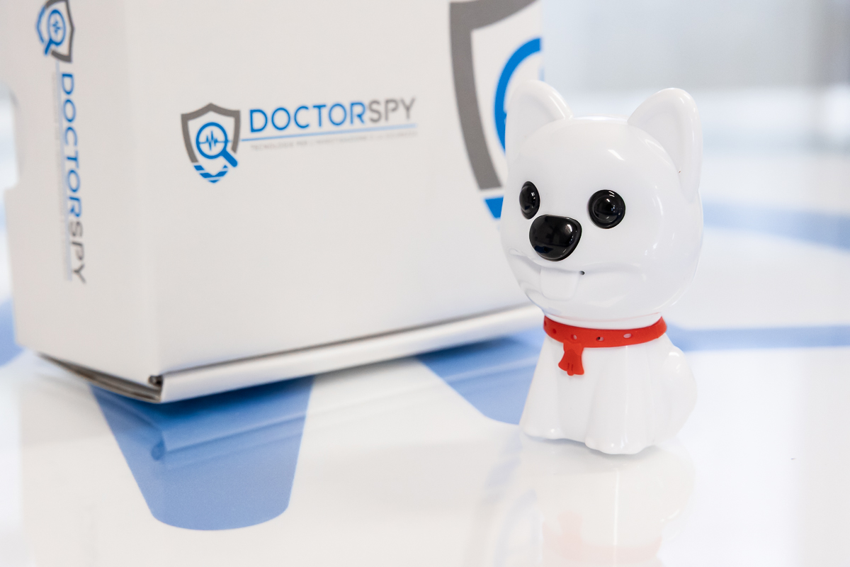 Registratore spia occultato in cane pupazzetto bianco con scatola DoctorSpy, codice rec.v.15