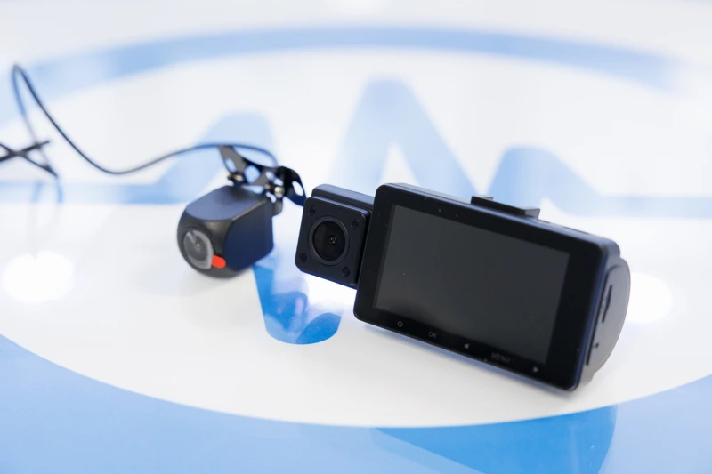Dash Cam 4 Canali 1080P Con WiFi E APP – Telecamere Anteriore, Posteriore E Laterali, Sensore G, Visione Notturna, Parcheggio 24h