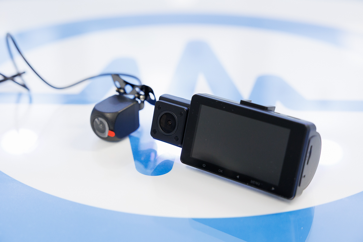 Dash Cam 4K WiFi con Display LCD e Telecamera Anteriore/Interna e Retrocamera DASH.06