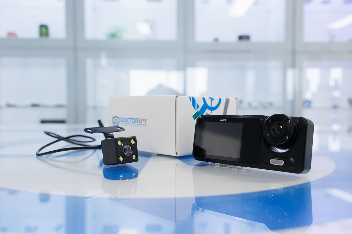 Dash Cam Super HD con Schermo, Doppia Telecamera e Retro Camera Filare DASH.04