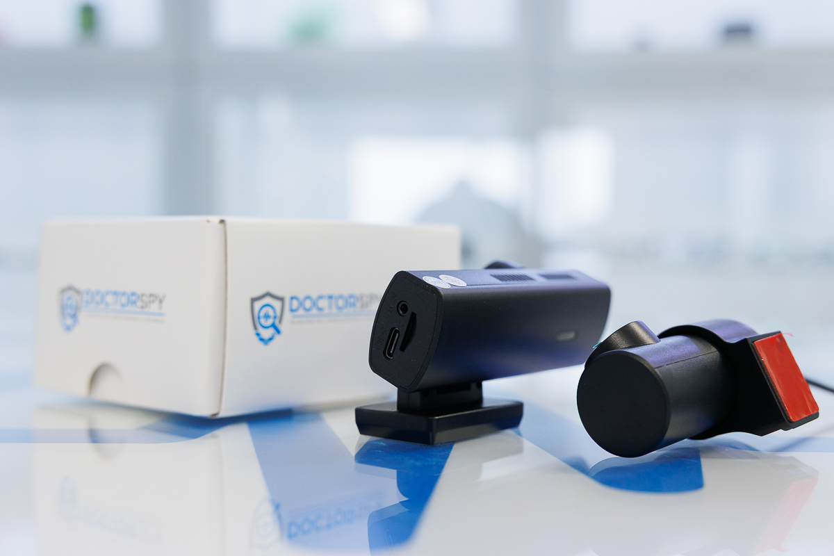 Dashcam Wi-Fi UHD con Visione Notturna, WDR e Telecamera Posteriore DASH.03