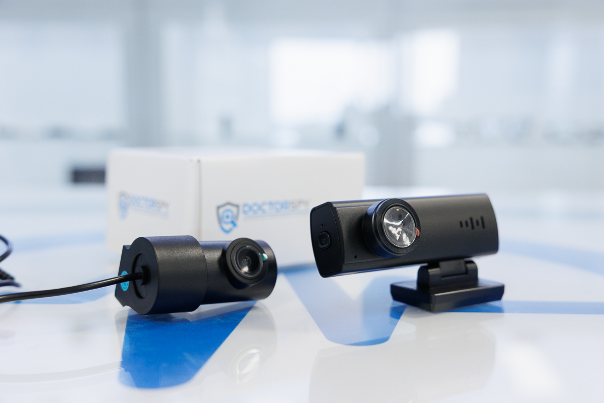 Dashcam Wi-Fi UHD con Visione Notturna, WDR e Telecamera Posteriore DASH.03