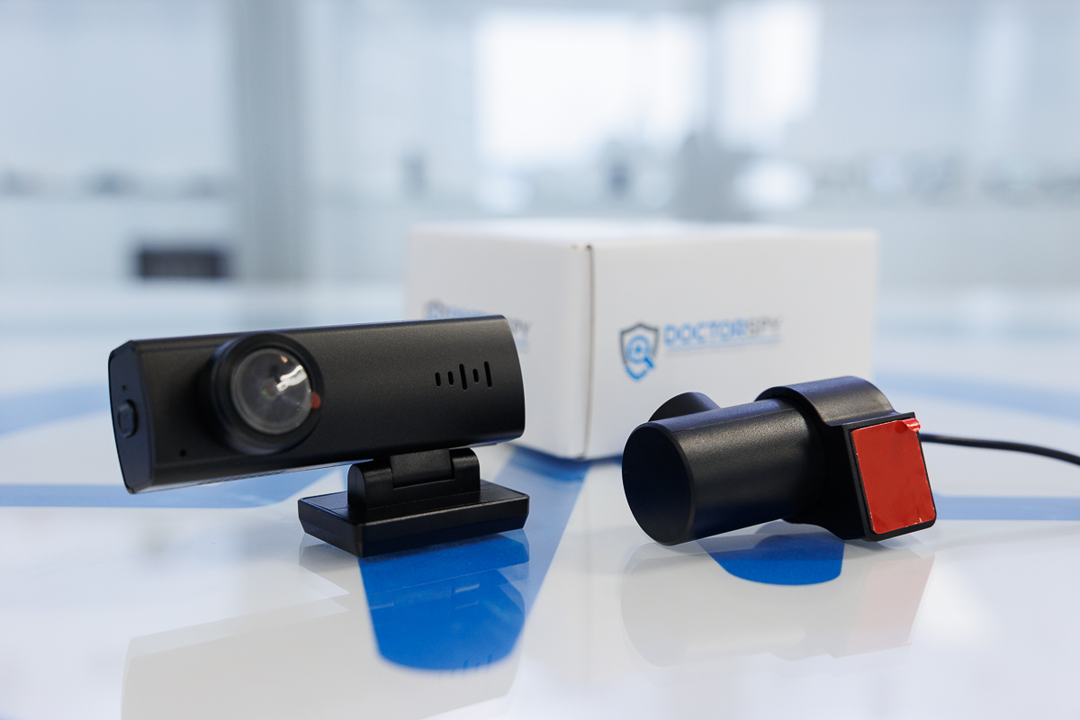 Dashcam Wi-Fi UHD con Visione Notturna, WDR e Telecamera Posteriore DASH.03