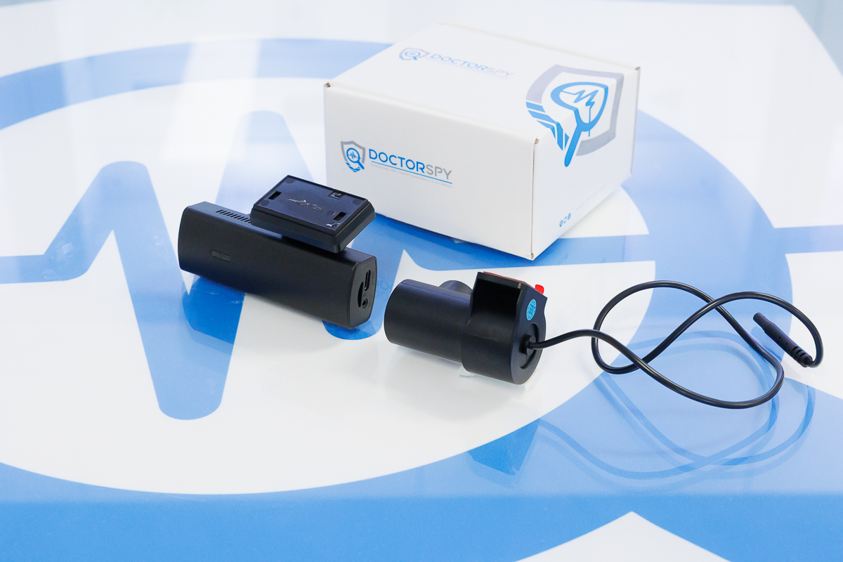 Dashcam Wi-Fi UHD con visione notturna, WDR e telecamera posteriore DASH.03