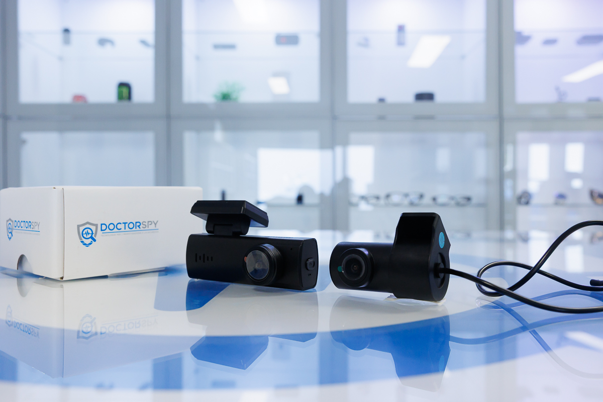 Dashcam Wi-Fi UHD con visione notturna, WDR e telecamera posteriore DASH.03