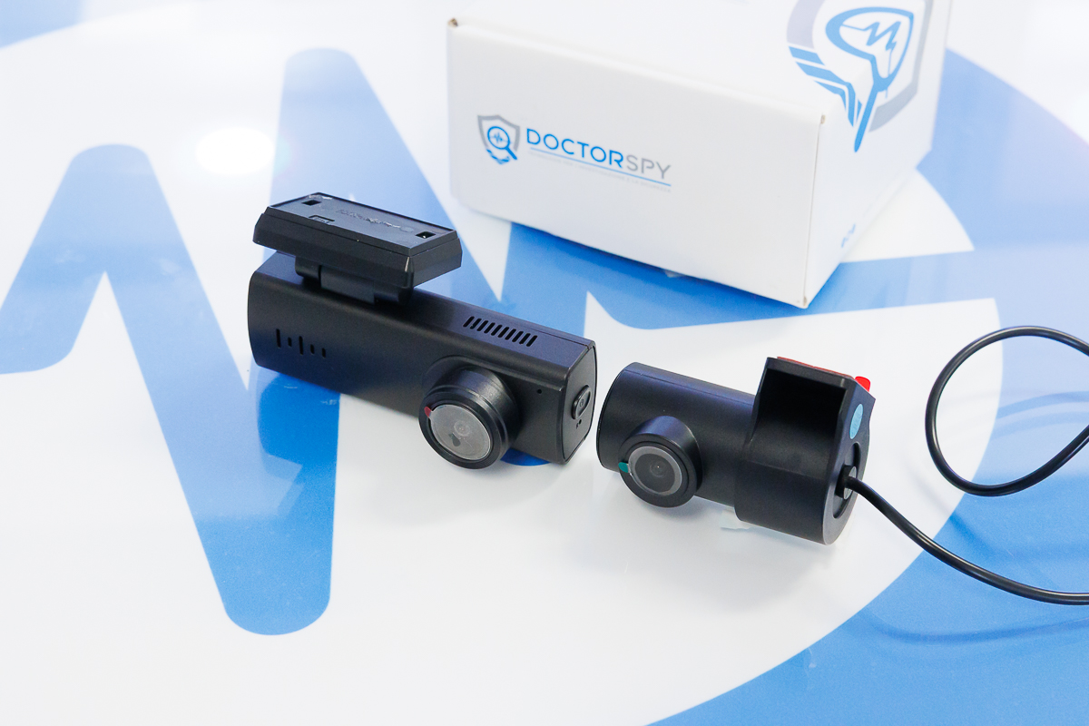 Dashcam Wi-Fi UHD con visione notturna, WDR e telecamera posteriore DASH.03
