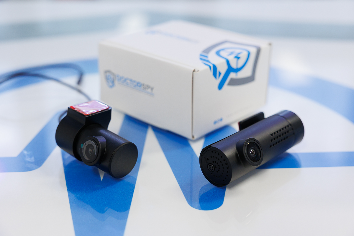 Dashcam WiFi Full HD 1080p con Retrocamera e Cavo Alimentazione Auto DASH.01