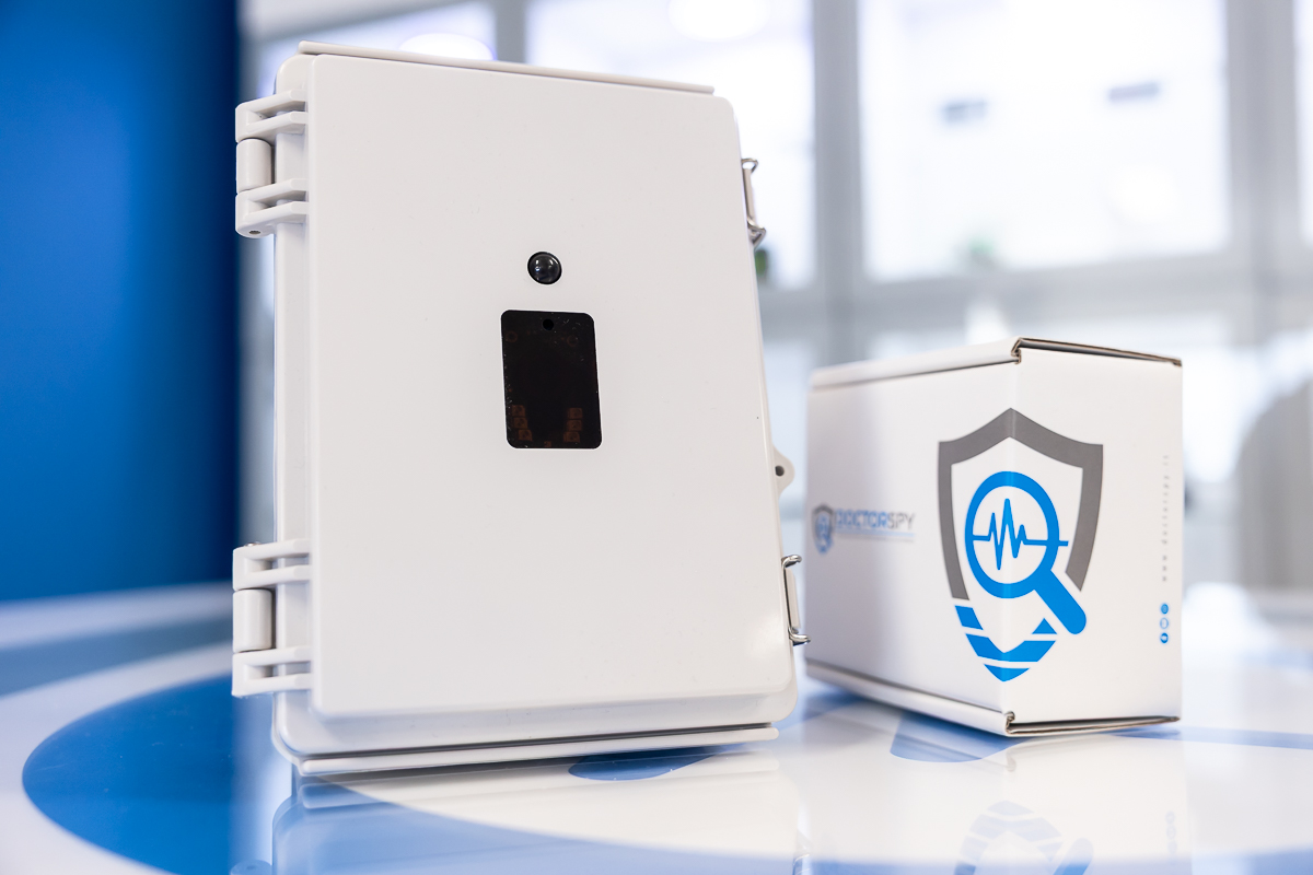 Microcamera Full HD 1080p occultata in scatola di derivazione con sensore PIR, motion detection, WiFi e gestione remota CAM.W.54