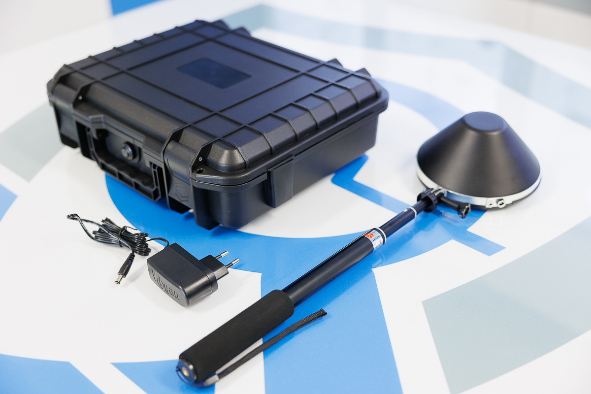 Rilevatore di Giunzioni non Lineari a 2,4 GHz con Antenna a Polarizzazione Circolare RIL.04