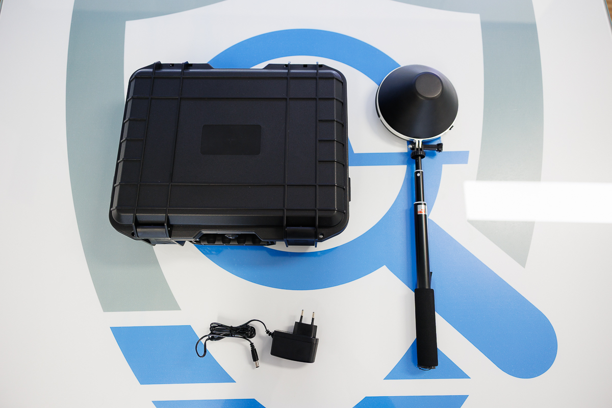 Rilevatore di Giunzioni non Lineari a 2,4 GHz con Antenna a Polarizzazione Circolare RIL.04