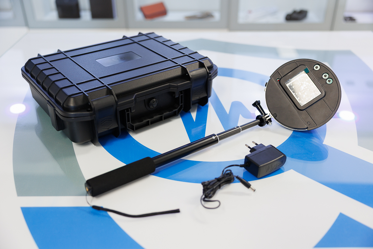 Rilevatore di Giunzioni non Lineari a 2,4 GHz con Antenna a Polarizzazione Circolare RIL.04