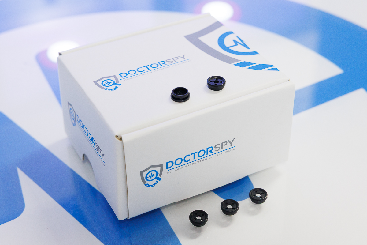 Bottoni ACC.18 con vista del fronte e del retro accanto alla confezione Doctorspy
