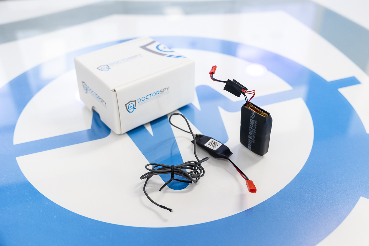 Kit microspia GSM con batteria e scatola vista obliqua MIC.G.10