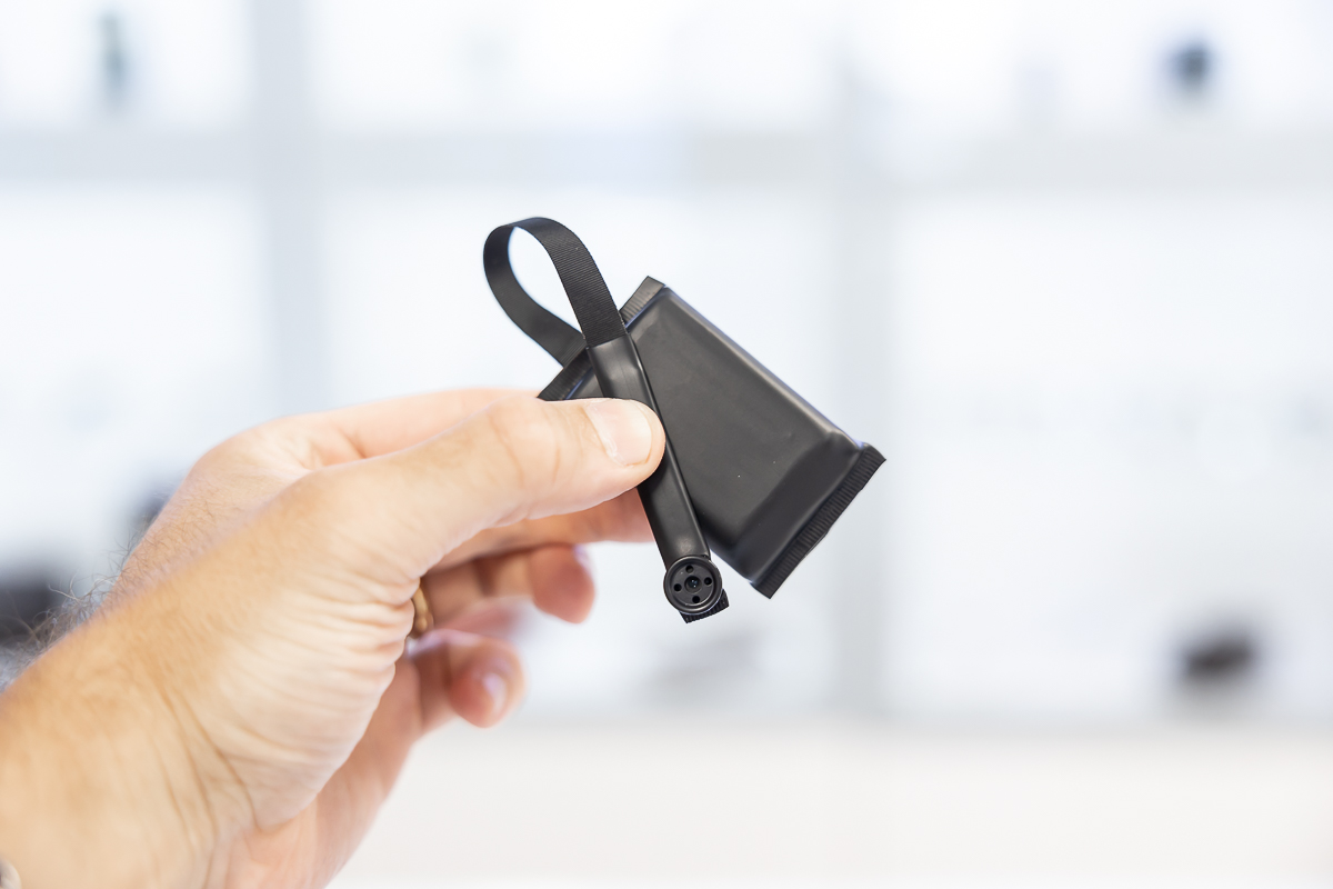 Microcamera con obiettivo su cavo flat tenuta in mano CAM.W.12